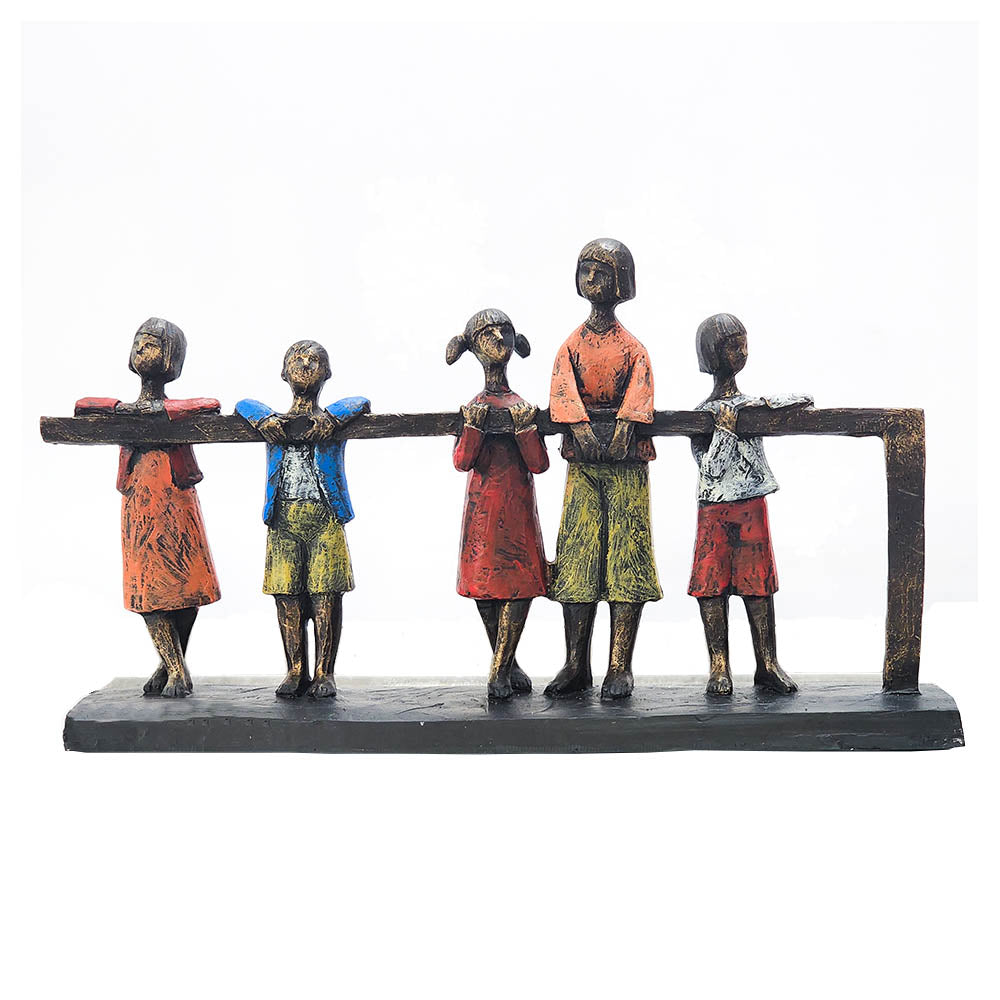 DECOR CHILDREN WITH FENCE